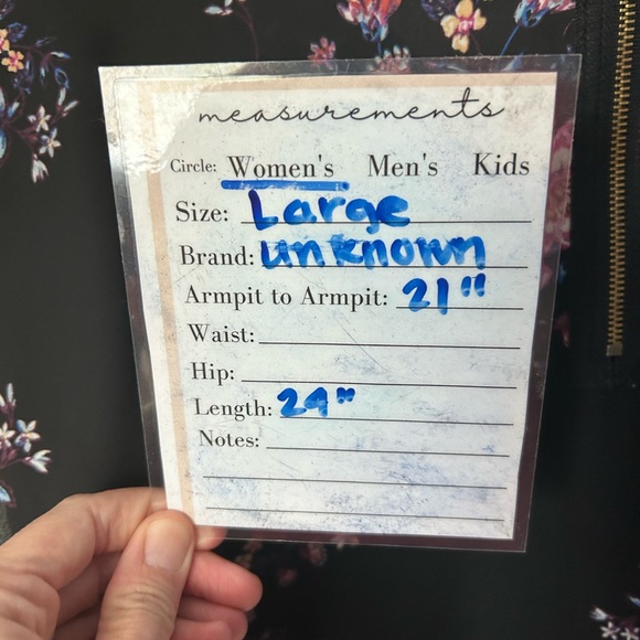 Black and Pink Floral V Neck Short Sleeve Blouse Size Large - Picture 2 of 10